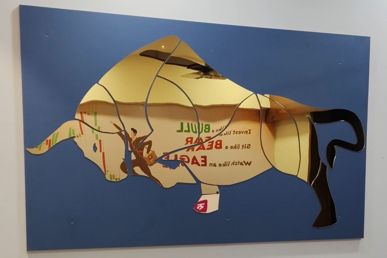 Golden Bull Mirror Art